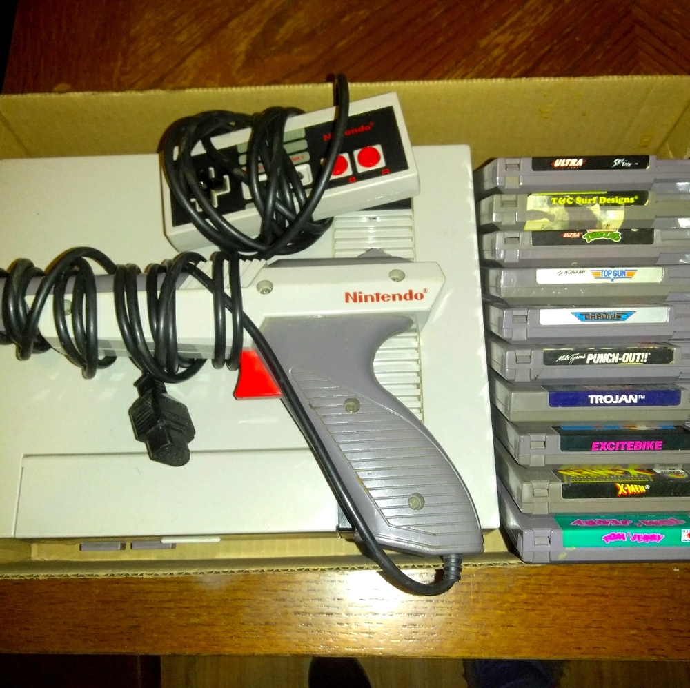 Nintendo with gun, controller, and 10 games